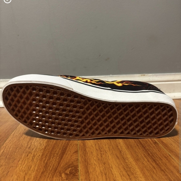 BRAND NEW---Vans Mens Flame Graphic Low-Top Sneakers - Maroon/Yellow/Black - Picture 4 of 4